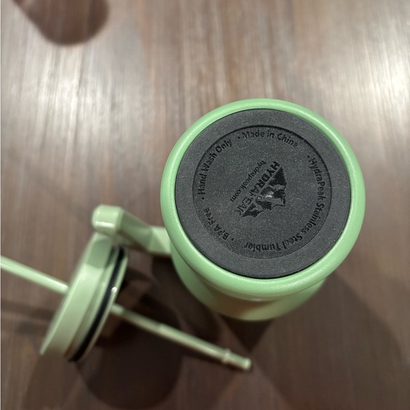 Hydrapeak Voyager Sage 40oz Stainless Steel Tumbler with Handle, Straw, and Lid! - Picture 6 of 6